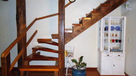 Escada interna casa - vista completa